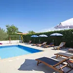 Villa 4 Bedroom Renata Near Porec *
