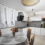 4 Bedroom Renata Near Porec Kaštelir