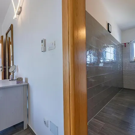 4 Bedroom Renata Near Porec Vila Kastelir