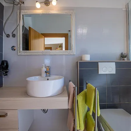 Vila 4 Bedroom Renata Near Porec Kastelir