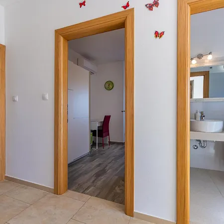 4 Bedroom Renata Near Porec Vila Kastelir