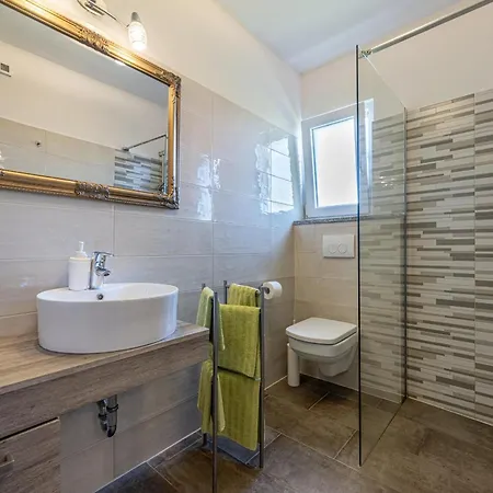 4 Bedroom Renata Near Porec * Kastelir