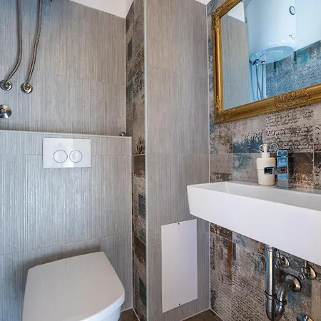 Vila 4 Bedroom Renata Near Porec Kastelir
