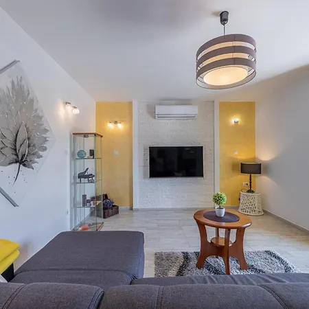 4 Bedroom Renata Near Porec Vila