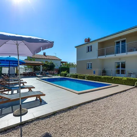4 Bedroom Renata Near Porec Vila *