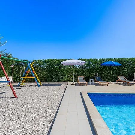 4 Bedroom Renata Near Porec Vila Kastelir