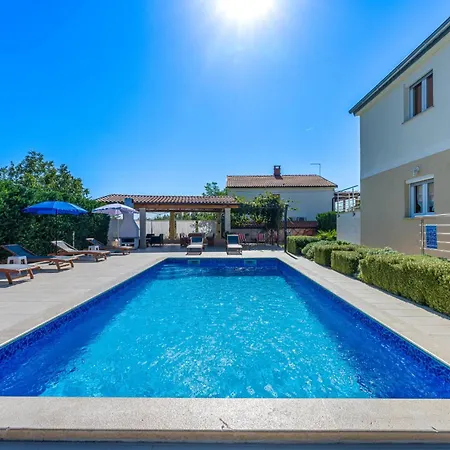 4 Bedroom Renata Near Porec Vila