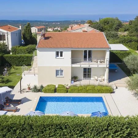 4 Bedroom Renata Near Porec 빌라