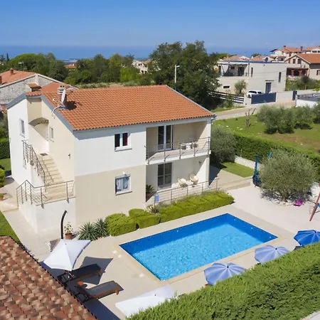 빌라 4 Bedroom Renata Near Porec