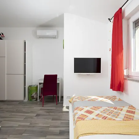 4 Bedroom Renata Near Porec Kaštelir