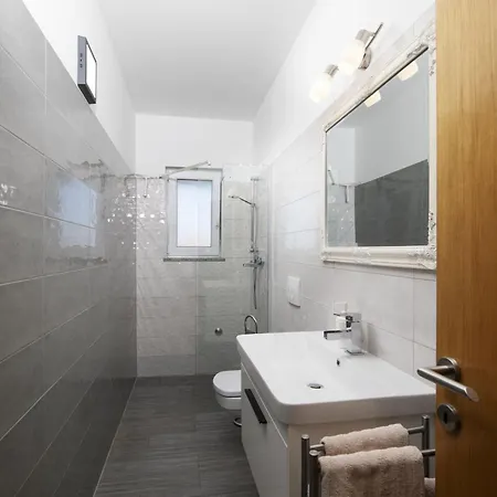 빌라 4 Bedroom Renata Near Porec