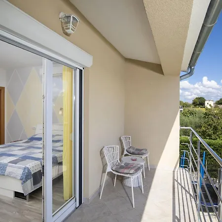 빌라 4 Bedroom Renata Near Porec *