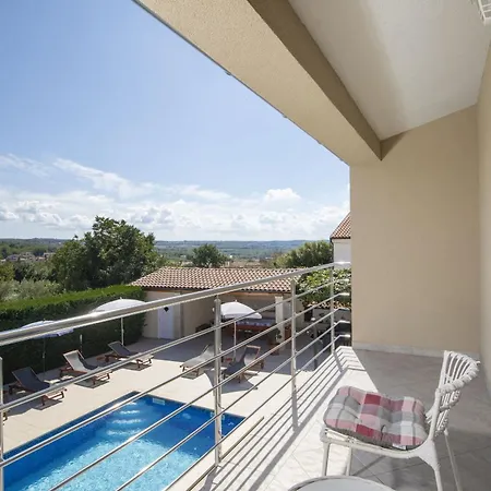 4 Bedroom Renata Near Porec 빌라 Kaštelir