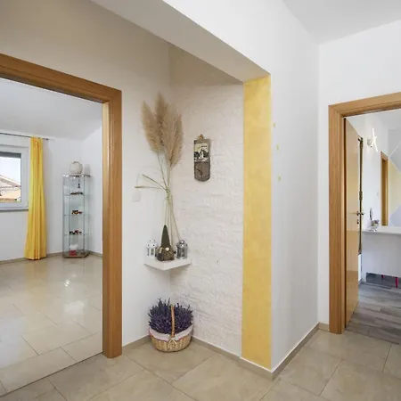 빌라 4 Bedroom Renata Near Porec Kaštelir