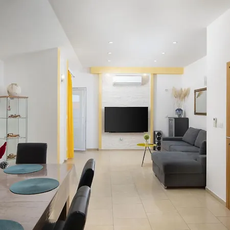 빌라 4 Bedroom Renata Near Porec