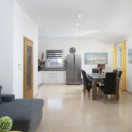 Villa 4 Bedroom Renata Near Porec *