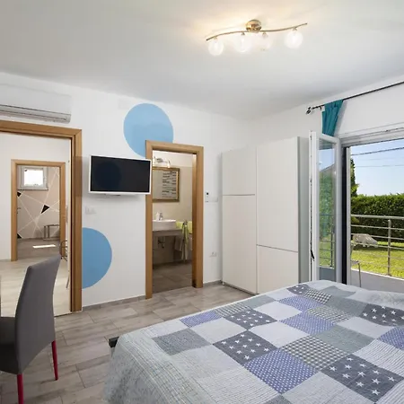 빌라 4 Bedroom Renata Near Porec