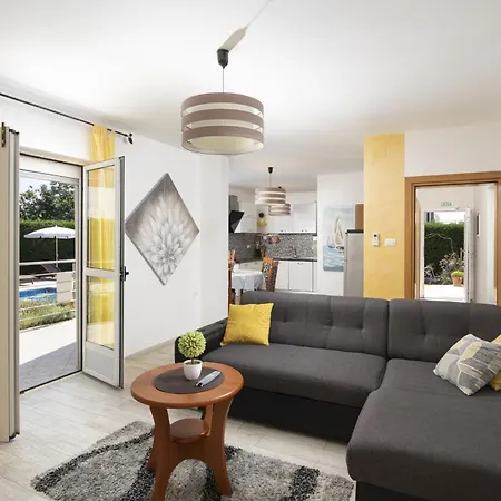 4 Bedroom Renata Near Porec *
