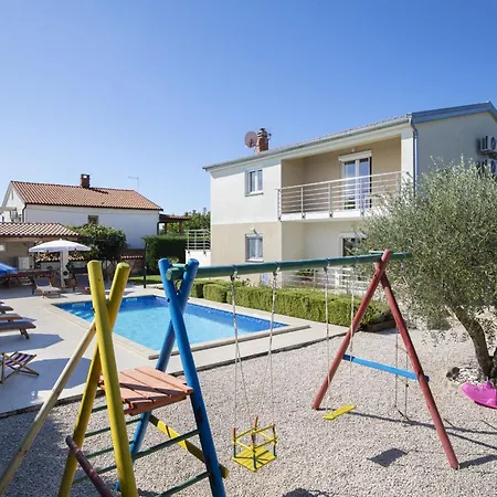 4 Bedroom Renata Near Porec 빌라