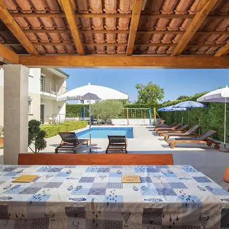 빌라 4 Bedroom Renata Near Porec