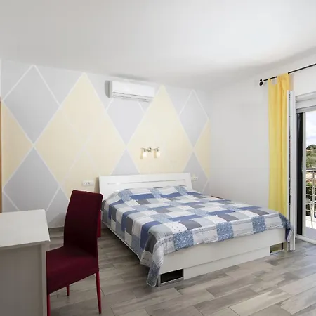 4 Bedroom Renata Near Porec Kaštelir
