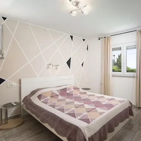 4 Bedroom Renata Near Porec Kaštelir
