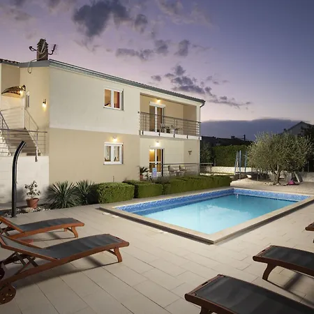 빌라 4 Bedroom Renata Near Porec