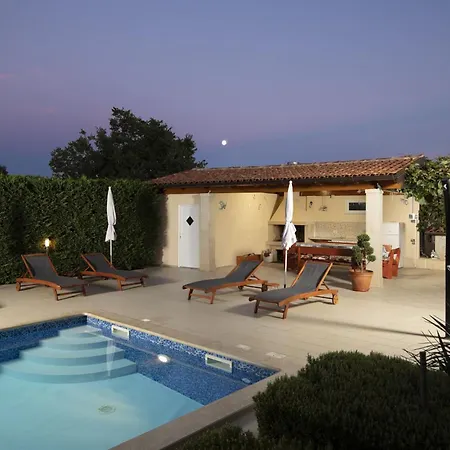 빌라 4 Bedroom Renata Near Porec *