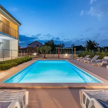 Vila 4 Bedroom Renata Near Porec *
